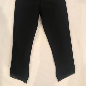 Lululemon crop pant with pleated mesh design